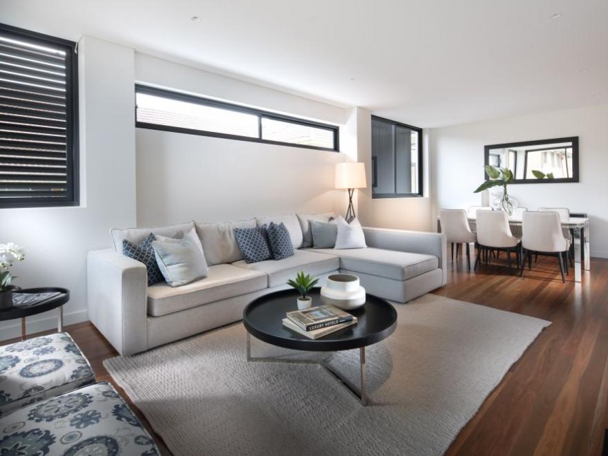 HELM CREMORNE